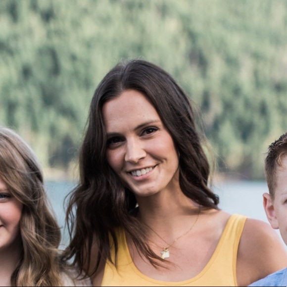 Meet your Posher, Britney - Picture 1 of 1